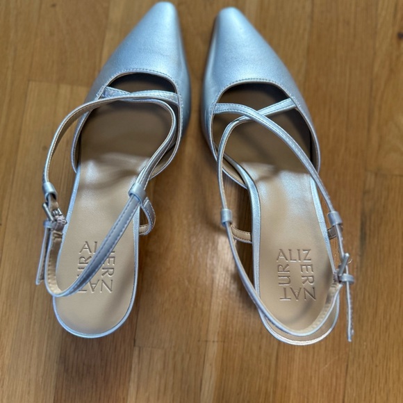 Naturalizer Tahira slingback pumps heels silver women's 7 M New In Box NIB - Picture 4 of 10